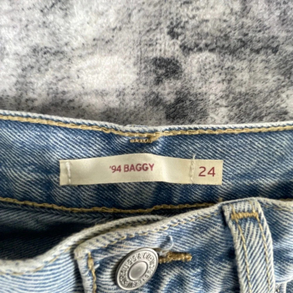 Levi's Women 24x31 '94 Baggy Jeans Light Wash Blue High Rise‎ Denim Retro